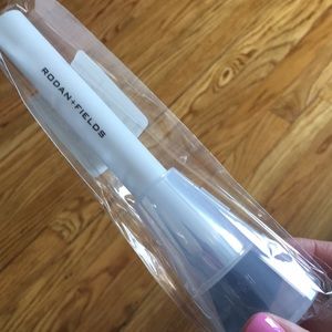 Rodanand fields liquid foundation brush